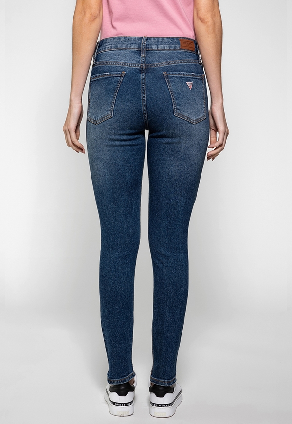  La nueva ola de las mujeres de moda casual Jeans